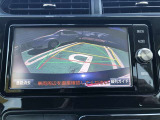 バックモニターを装備しています。駐車時に後方が影像で確認できるので、車庫入れの苦手なお客様や夜間のバック時に大活躍!いまや必須となった装備ですね。