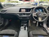 スポーティーな室内もM235iの魅力です!