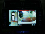 バックガイドモニターで、後方を確認しながら安心して駐車することができます。運転初心者も熟練者も必須の機能ですよ!