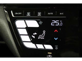 スイッチも大きく使いやすいレイアウトの空調操作パネルです!操作もしやすく車内をいつでも快適にドライブできるオートエアコンとなっております!