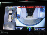 パノラミックビューモニター付きです。車両を上から見たような映像をディスプレイオーディオ画面に表示。運転席からの目視だけでは見にくい、車両周辺の状況をリアルタイムでしっかり確認できます。