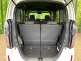 普段のお買い物や通勤、送迎等に十分な荷室スペースを確保しております。セカンドシートを倒すと、大きな荷物の積載も可能です♪