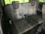 3列目シートはもちろん状態良好☆大人でもゆったりと座って頂けますので、大人数でのお出かけもラクラクです♪ご家族で、気の知れた仲間で、ドライブに行くのが楽しみですね♪