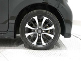 タイヤサイズは(155/65R14)で純正アルミホイールです。