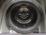 安心のスペアタイヤ装備
