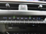 左右独立温度コントロールフルオートエアコンです。運転席、助手席それぞれで独立して温度設定ができます。冷え性の方が乗っても安心ですね♪