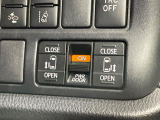 【両側パワースライドドア】スマートキーや運転席のスイッチで後席両側スライドドアの開閉が可能♪電動だから力を入れてドアを開ける必要が無く、小さなお子様でも簡単に開け閉めでき快適です♪