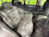 後部座席も気になるようなキズ・汚れやへたり等、大きなダメージはなく、良好な状態です。