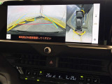 【パノラミックビューモニター】車を真上から見た状態をナビに映し出し、駐車時などをサポート☆クルマの斜め後ろなど、目が届きにくい箇所も確認できるため、いち早く障害物に気が付くことができます!