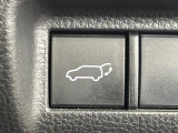 【パワーバックドア】スマートキーや運転席のボタンを押すだけでリアゲートが自動で開閉します!荷物を持っている時や、高い位置にあるバックドアを閉める際に便利な機能です♪