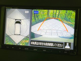 【アラウンドビューモニター】専用のカメラにより、上から見下ろしたような視点で360度クルマの周囲を確認することができます☆死角部分も確認しやすく、狭い場所での切り返しや駐車もスムーズに行えます。