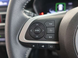 ステアリングスイッチ付き。前方から目を離すことなく操作することが可能です。