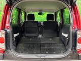 後席を格納すると、これだけの広さが!シーンに合わせたシートアレンジで、大きな荷物も積むことが出来ます♪