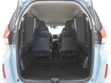 3列目シートを跳ね上げれば広々ラゲッジスペースになります!!