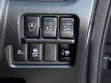 運転席の右側にはアイドリングストップ、両側オートスライドドア、エマージェンシーブレーキ、VDCの操作スイッチが有ります。