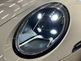 オプション設定のLEDヘッドライト/ポルシェダイナミックライトシステムプラス(PDLS Plus)【ハンドル操作に合わせてLEDヘッドライトの照射方向が稼働しナイトドライブをアシストします】