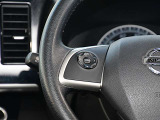 日産オリジナルナビ取付けパッケージが付いていますのでステアリングから手を離さずにナビゲーションの操作が出来ます。