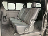 広々とした後部座席です♪気になるキズや汚れなどなく良好な状態です。