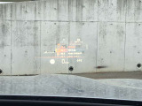 HUD: ヘッドアップディスプレイはドライバーが前方に集中できるよう、ナビや車速情報をフロントガラスに投影するシステムです。