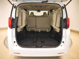 AC100V電源付きラゲッジスペース!ワンタッチで折りたためるサードシート!