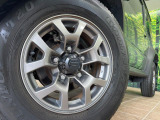 【純正15インチアルミホイール】外観にマッチした純正アルミホイールを装着しております。各種社外アルミホイールや、スタッドレスタイヤも取扱いしております。是非ご相談ください♪