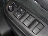 電動格納式ドアミラー・パワーウインドウを装備しています。