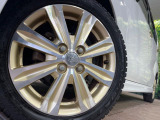 【純正15インチアルミホイール】外観にマッチした純正アルミホイールを装着しております。各種社外アルミホイールや、スタッドレスタイヤも取扱いしております。是非ご相談ください♪