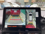 【バックモニター】後ろのカメラの映像をモニターに映し出すことができます。後方の見えない死角や、障害物との距離感をしっかり確認することができます。駐車が苦手な方におすすめです。