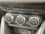 空調スイッチ類は最近流行のタッチパネル式ではなく、運転中でも直感的に操作のできるダイヤル式を採用しております。