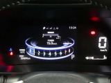 各操作スイッチは使いやすい位置に配置され、とっても見やすいメーターです。夜間時はラグジュアリーな気分にさせてくれる照明が魅力ですので、夜のドライブも楽しみになりますよ♪