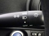 【オートライト】車外の明るさに応じて、自動的にライトの点灯・消灯をしてくれます。