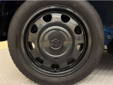 アルミホイール付き!「純正」なので車のデザインともマッチしています。お洒落は足元から。。。といいますから♪