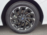 純正アルミホイール装備、足元をオシャレに魅せます!