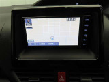 純正SDメモリーナビを装備しています。簡単な操作で行き先を入力することができ、音声で目的地まで案内してくれます。初めて訪れる場所も安心です。快適なドライブを楽しんでみてはいかがでしょうか。