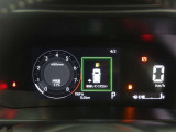 とっても見やすいメーターです。夜間時はラグジュアリーな気分にさせてくれる照明が魅力ですので、夜のドライブも楽しみになりますよ♪