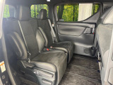 後部座席も気になるようなキズ・汚れやへたり等、大きなダメージはなく、良好な状態です。