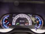 とっても見やすいメーターです。夜間時はラグジュアリーな気分にさせてくれる照明が魅力ですので、夜のドライブも楽しみになりますよ♪