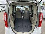 ■2列目シートを倒すと広々とした荷室になります!