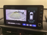 リバースギアに入れるだけで後方の表示へ切り替わります。夜間や雨の日の駐車も楽になりますよ。
