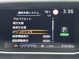 【エマージェンシーブレーキ】前方の車両や歩行者を検知し、衝突による事故回避をサポートします!機能には限界があるためご注意ください。