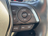 【レーダークルーズコントロール】前方の車両に合わせて加減速を自動制御するレーダークルーズコントロール。渋滞や高速道路での運転負担を軽減し、快適なドライブを提供します。