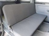 いざという時は2名乗車可能な後席シートを備えております!利用しないときは格納すれば荷室空間を最大限に活用することが可能です!