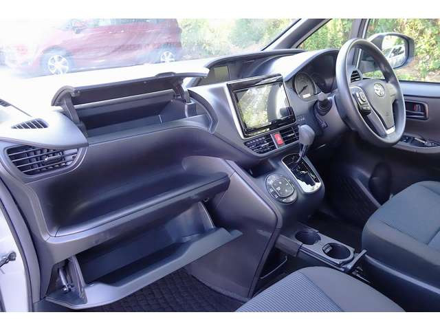 トヨタ ノア 2.0 X の中古車詳細 (66,000km, シルバーメタリック, 秋田