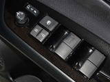 電動格納式ドアミラー・パワーウインドウを装備しています。