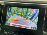 【バックカメラ】駐車時に後方がリアルタイム映像で確認できます。大型商業施設や立体駐車場での駐車時や、夜間のバック時に大活躍!運転スキルに関わらず、今や必須となった装備のひとつです!