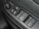 電動格納式ドアミラー・パワーウインドウを装備しています。