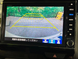 【バックカメラ】駐車時に後方がリアルタイム映像で確認できます。大型商業施設や立体駐車場での駐車時や、夜間のバック時に大活躍!運転スキルに関わらず、今や必須となった装備のひとつです!