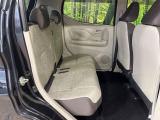 後部座席も気になるようなキズ・汚れやへたり等、大きなダメージはなく、良好な状態です。