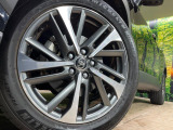 【純正18インチアルミホイール】外観にマッチした純正アルミホイールを装着しております。各種社外アルミホイールや、スタッドレスタイヤも取扱いしております。是非ご相談ください♪