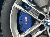 Mスポーツブレーキ!ホイール奥に見える青いブレーキキャリパーが性能を物語ります!